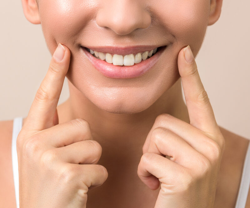 8 Signs That You Need Dental Implants